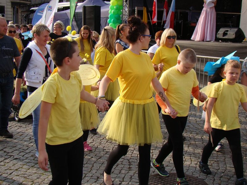 Dzieci i młodzież powitali króla (zdjęcia)