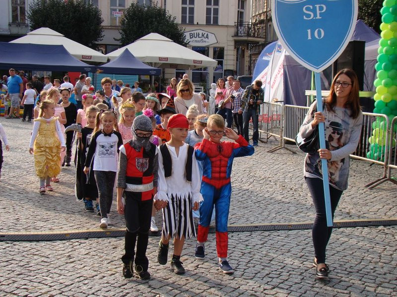 Dzieci i młodzież powitali króla (zdjęcia)