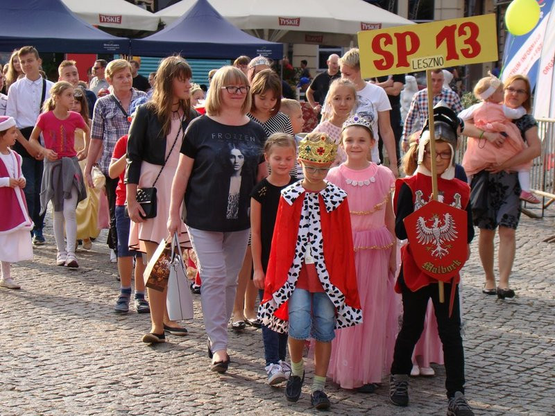 Dzieci i młodzież powitali króla (zdjęcia)