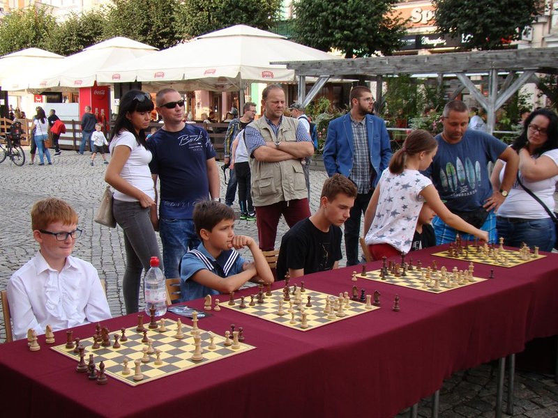 Dzieci i młodzież powitali króla (zdjęcia)