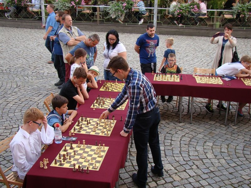 Dzieci i młodzież powitali króla (zdjęcia)