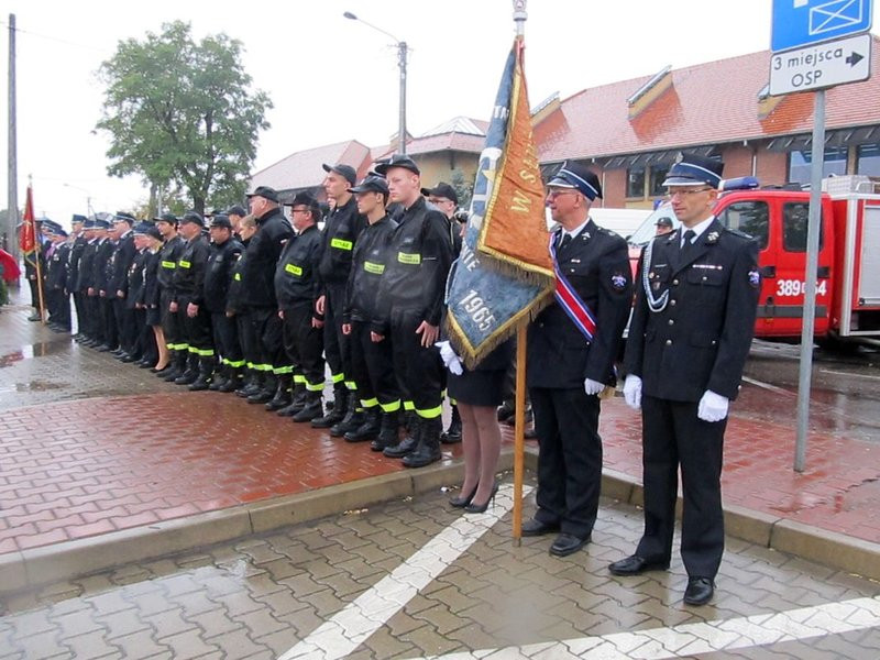 Deszczowy jubileusz strażaków (zdjęcia)