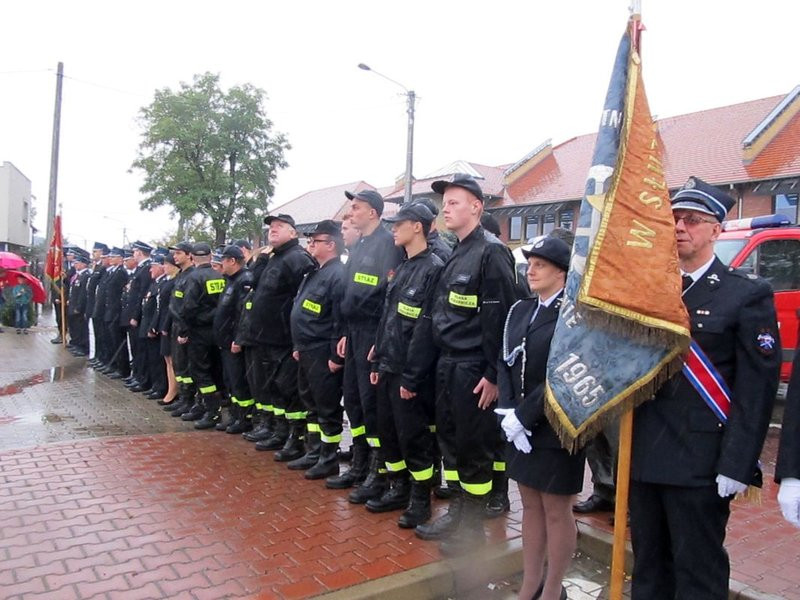 Deszczowy jubileusz strażaków (zdjęcia)