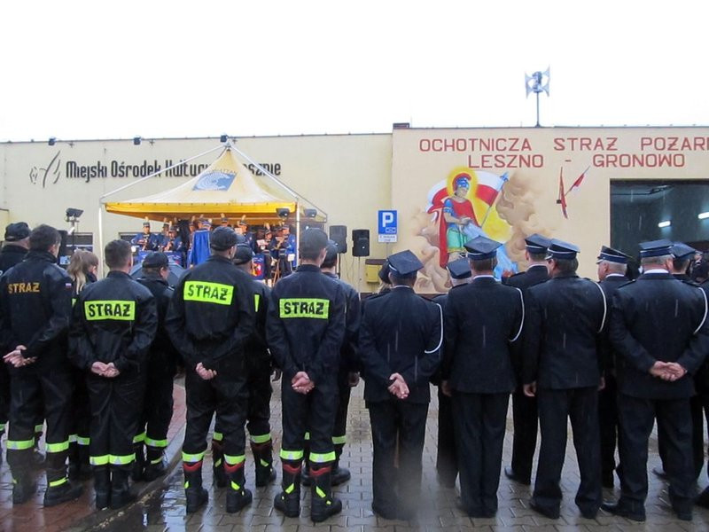Deszczowy jubileusz strażaków (zdjęcia)