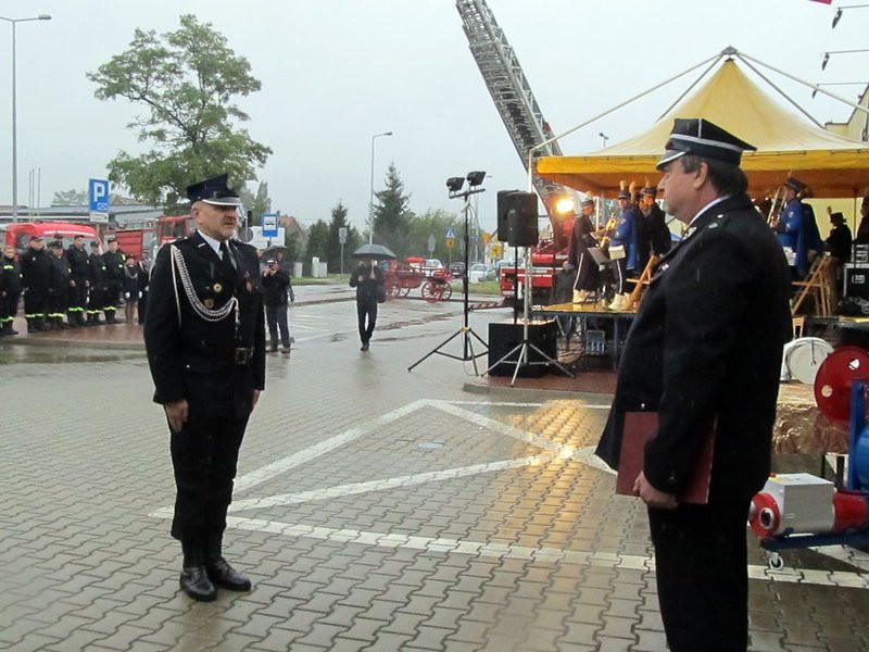 Deszczowy jubileusz strażaków (zdjęcia)