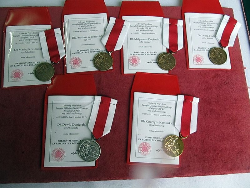 Deszczowy jubileusz strażaków (zdjęcia)