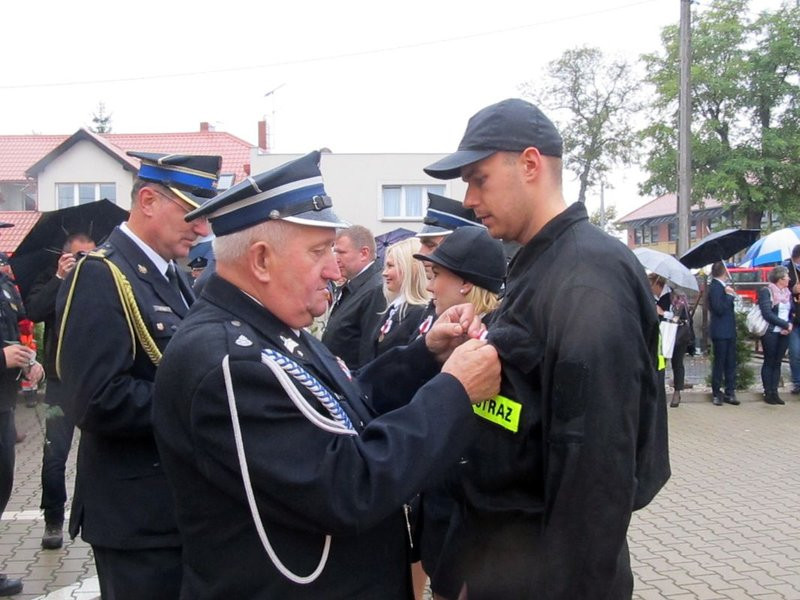 Deszczowy jubileusz strażaków (zdjęcia)