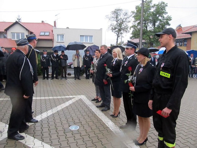 Deszczowy jubileusz strażaków (zdjęcia)