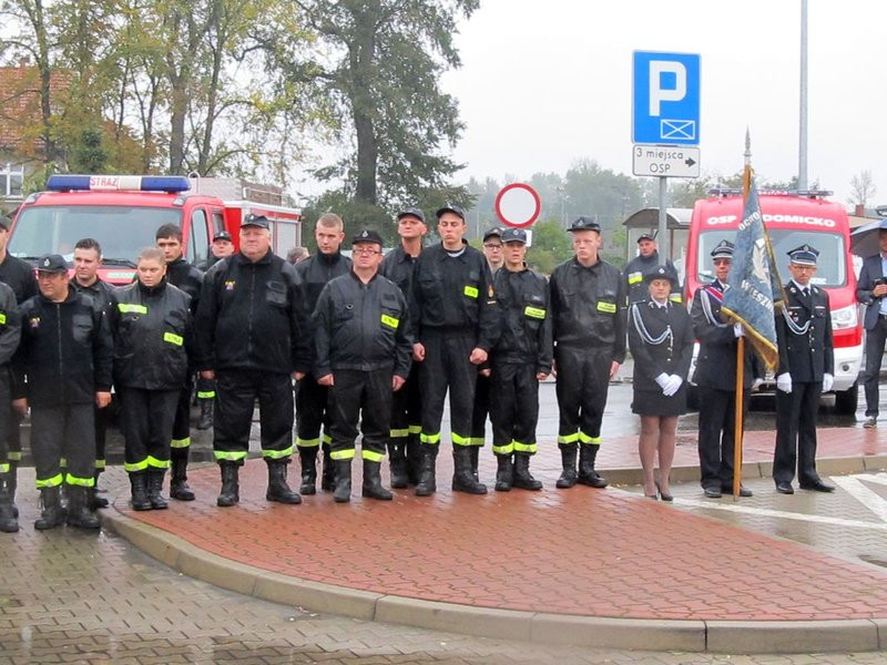 Deszczowy jubileusz strażaków (zdjęcia)