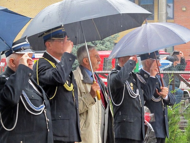 Deszczowy jubileusz strażaków (zdjęcia)