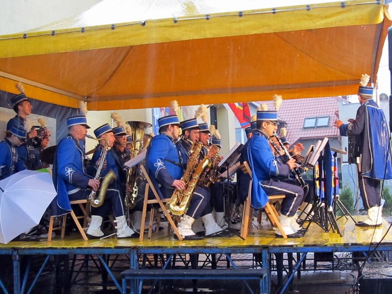 Deszczowy jubileusz strażaków (zdjęcia)