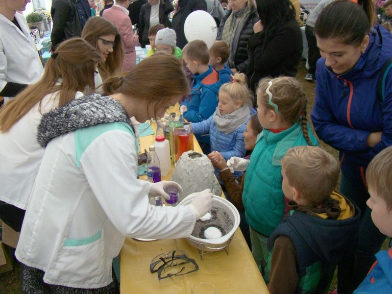 Dzieci są ciekawe świata (zdjęcia)