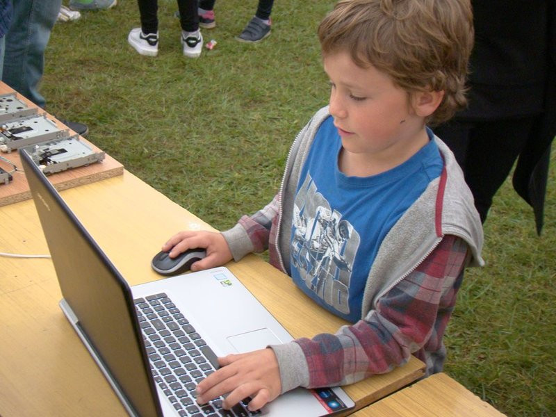 Dzieci są ciekawe świata (zdjęcia)