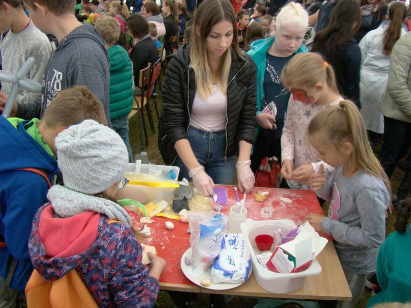 Dzieci są ciekawe świata (zdjęcia)