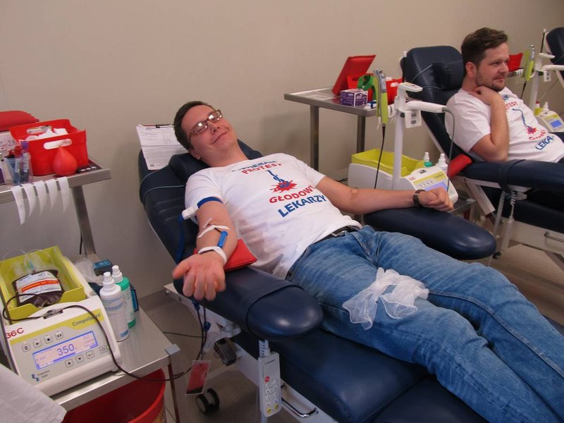 Rezydenci odeszli od łóżek pacjentów. Rozpoczęli protest (zdjęcia)