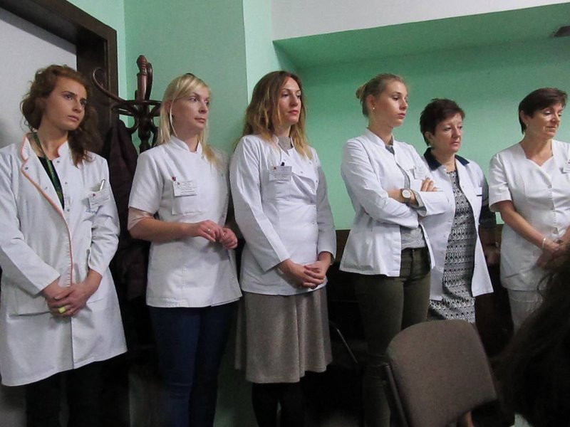 Rezydenci odeszli od łóżek pacjentów. Rozpoczęli protest (zdjęcia)