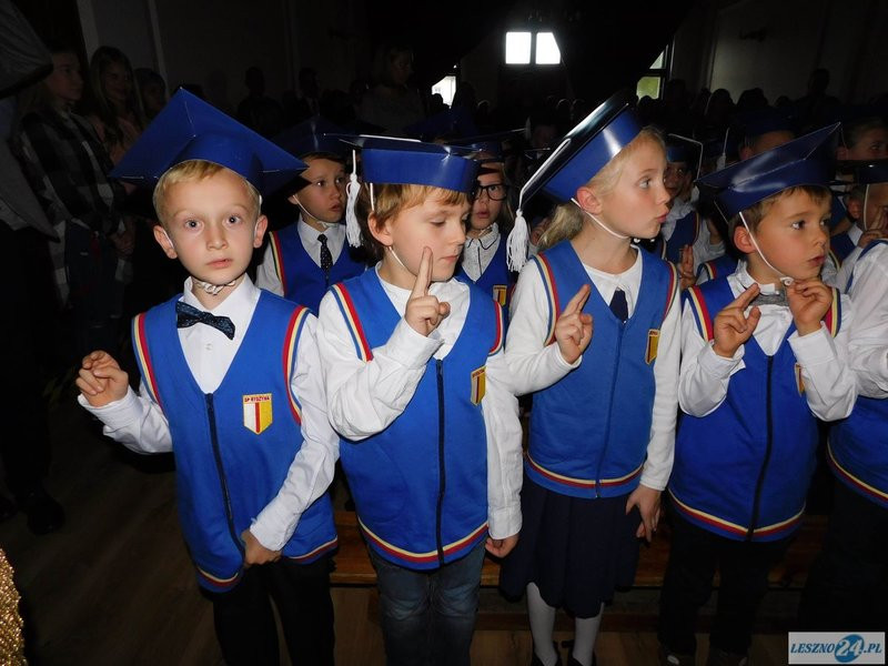 Pasowani na uczniów (zdjęcia)