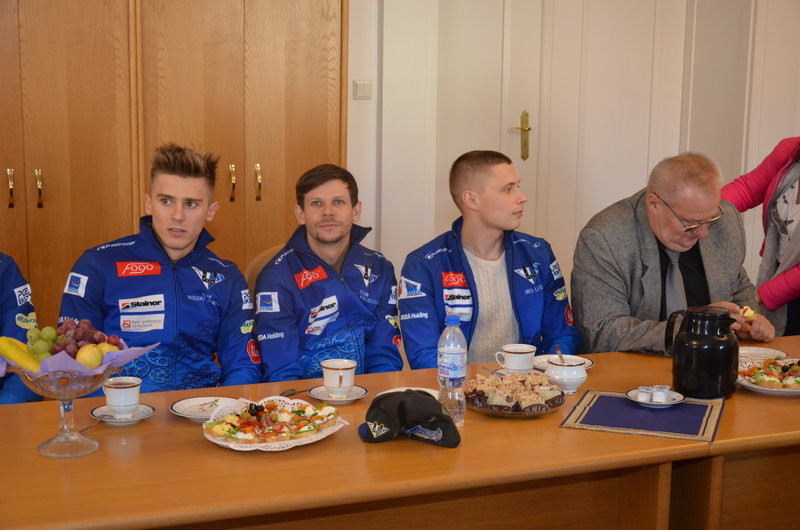 Mistrzowie przed i w ratuszu (zdjęcia)