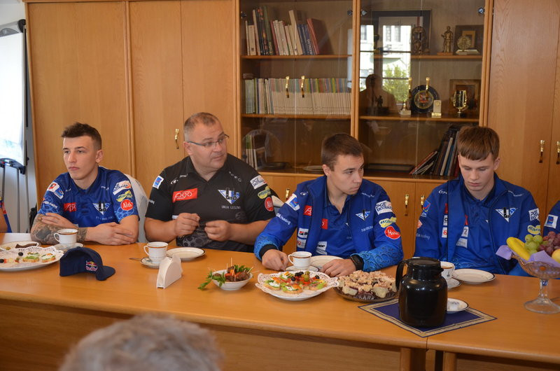 Mistrzowie przed i w ratuszu (zdjęcia)