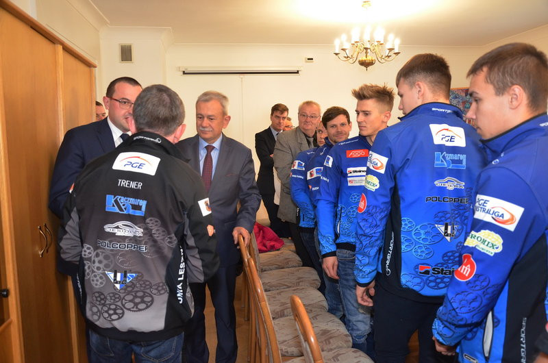 Mistrzowie przed i w ratuszu (zdjęcia)