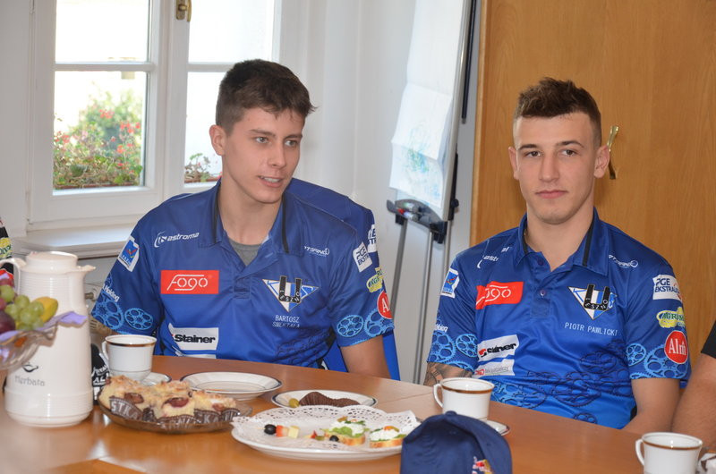 Mistrzowie przed i w ratuszu (zdjęcia)