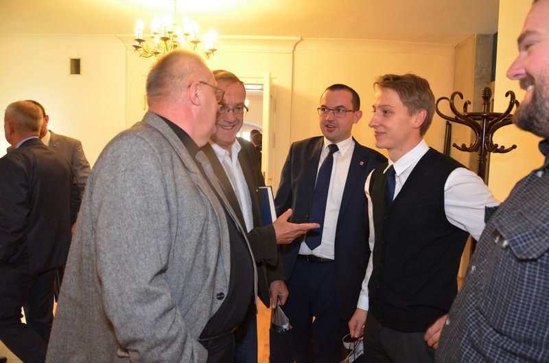 Mistrzowie przed i w ratuszu (zdjęcia)