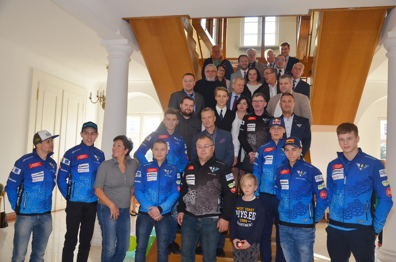 Mistrzowie przed i w ratuszu (zdjęcia)