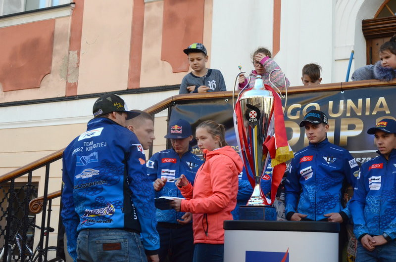 Mistrzowie przed i w ratuszu (zdjęcia)