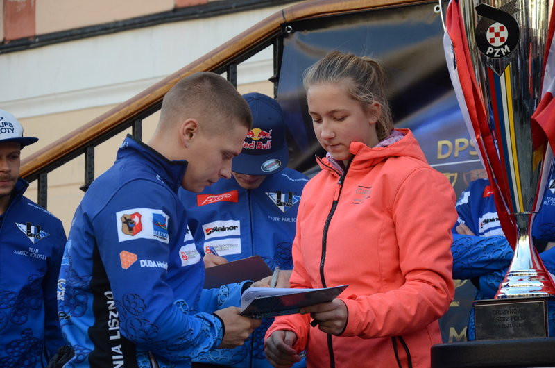 Mistrzowie przed i w ratuszu (zdjęcia)