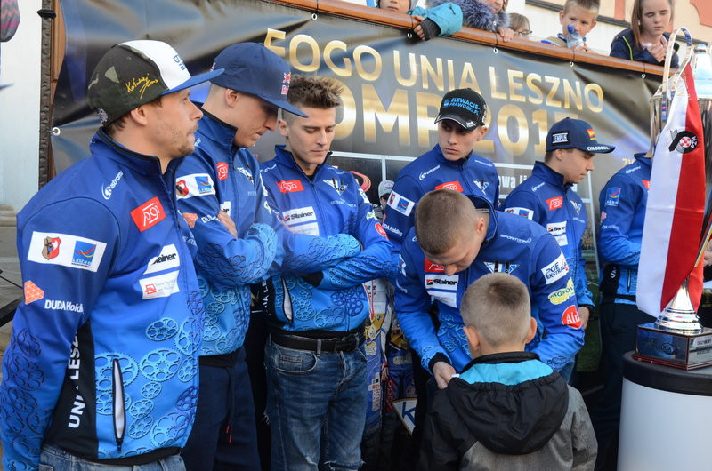 Mistrzowie przed i w ratuszu (zdjęcia)