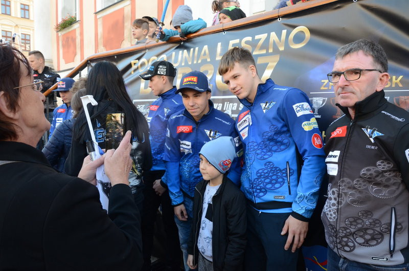 Mistrzowie przed i w ratuszu (zdjęcia)