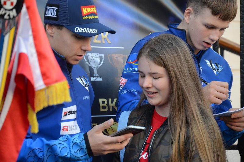 Mistrzowie przed i w ratuszu (zdjęcia)