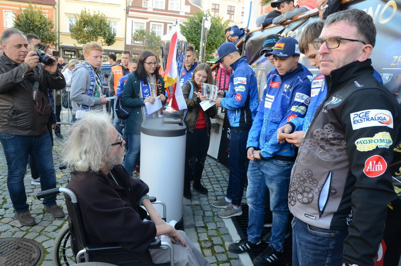 Mistrzowie przed i w ratuszu (zdjęcia)