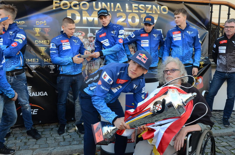 Mistrzowie przed i w ratuszu (zdjęcia)