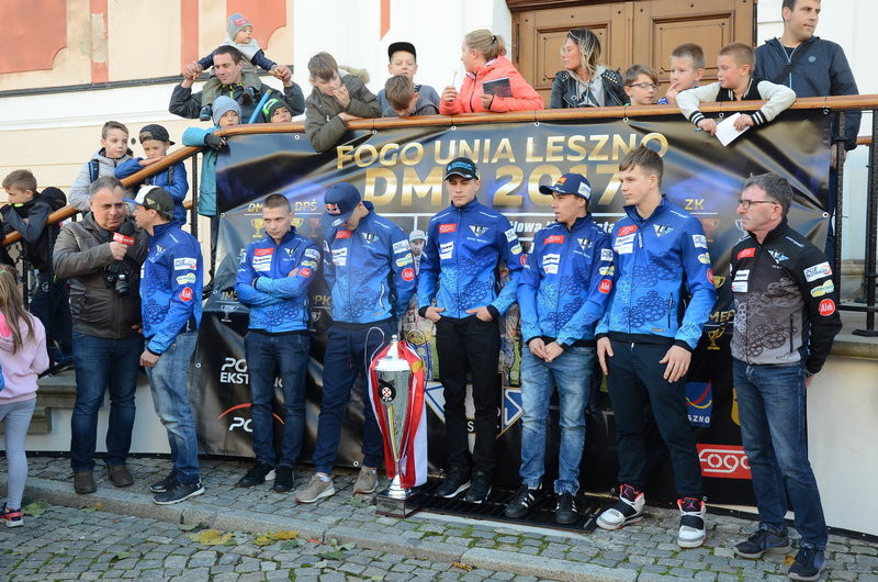 Mistrzowie przed i w ratuszu (zdjęcia)