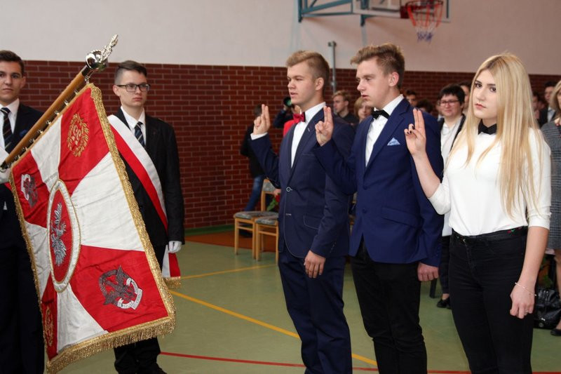 Uczniowie ZST złożyli ślubowanie (zdjęcia)