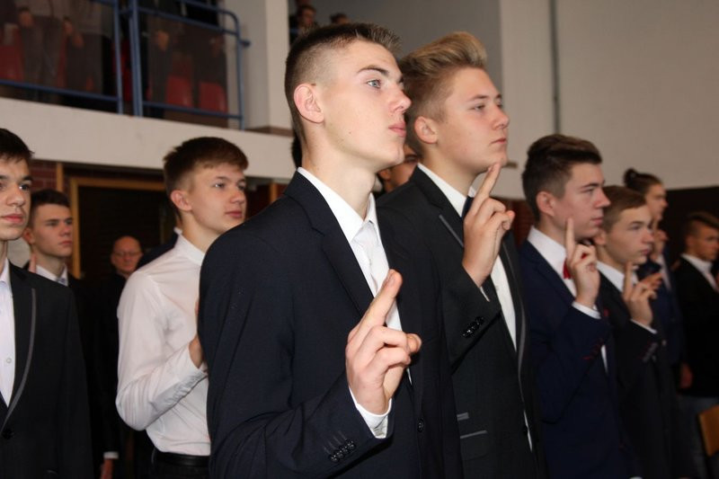 Uczniowie ZST złożyli ślubowanie (zdjęcia)