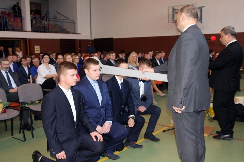 Uczniowie ZST złożyli ślubowanie (zdjęcia)