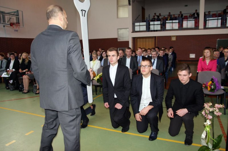 Uczniowie ZST złożyli ślubowanie (zdjęcia)