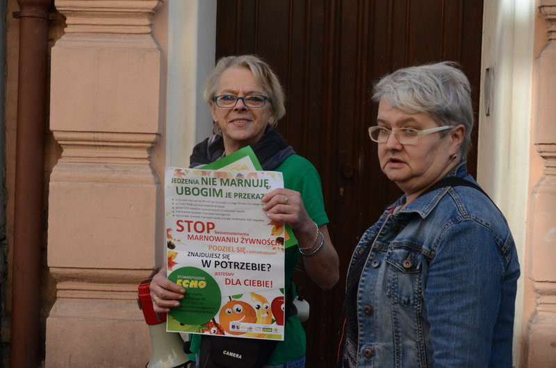 Dzieci robią hałas o jedzenie (zdjęcia)