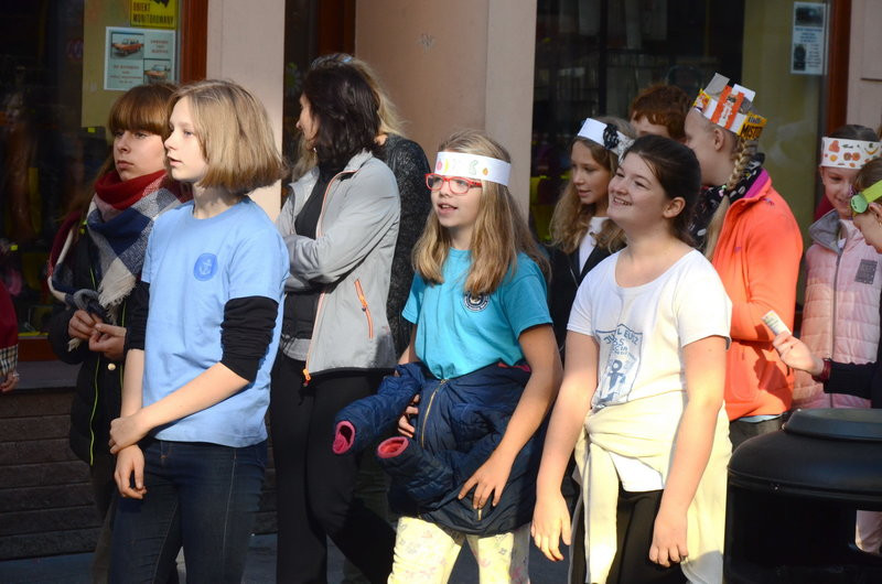 Dzieci robią hałas o jedzenie (zdjęcia)