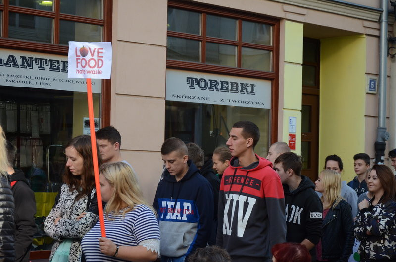 Dzieci robią hałas o jedzenie (zdjęcia)