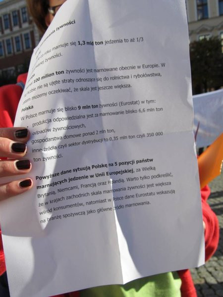 Dzieci robią hałas o jedzenie (zdjęcia)