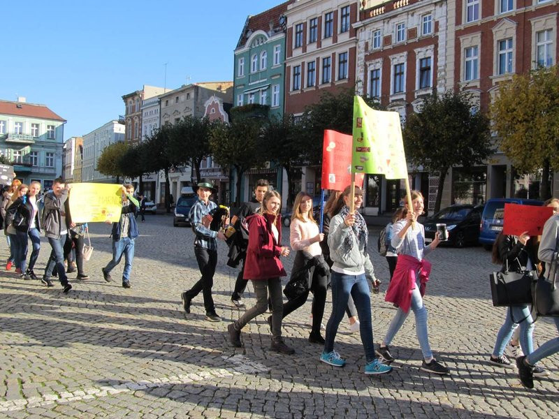 Dzieci robią hałas o jedzenie (zdjęcia)