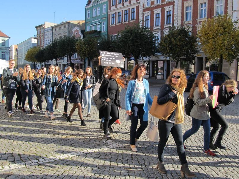 Dzieci robią hałas o jedzenie (zdjęcia)