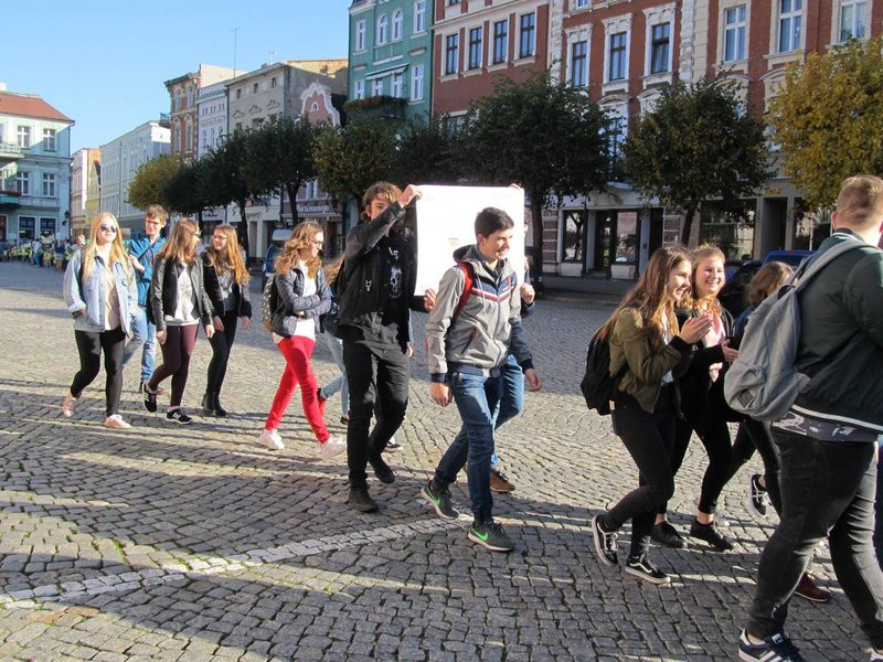 Dzieci robią hałas o jedzenie (zdjęcia)