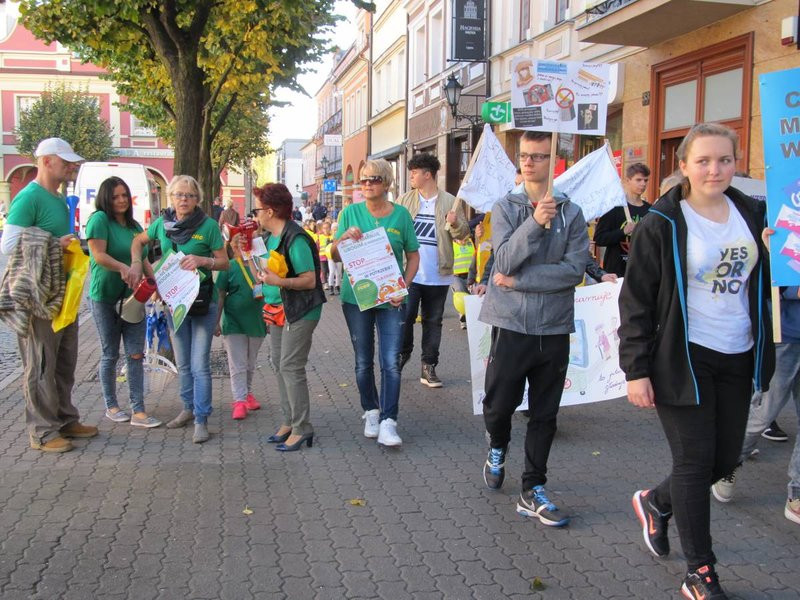 Dzieci robią hałas o jedzenie (zdjęcia)