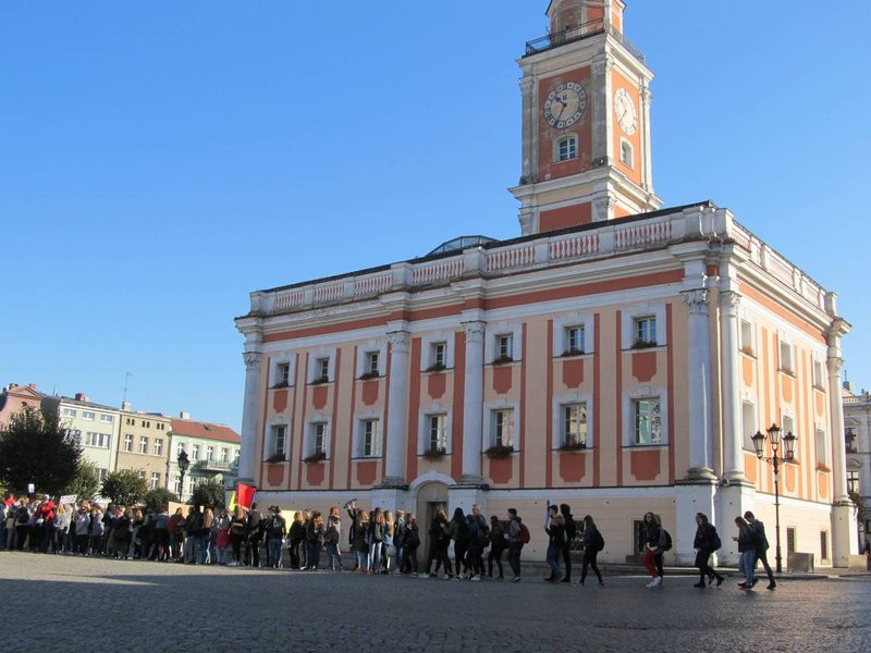 Dzieci robią hałas o jedzenie (zdjęcia)