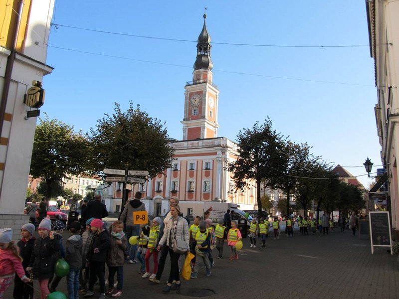 Dzieci robią hałas o jedzenie (zdjęcia)