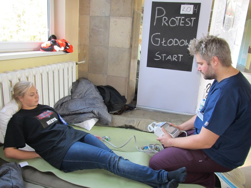 Piątek - drugi dzień głodówki w szpitalu (zdjęcia)